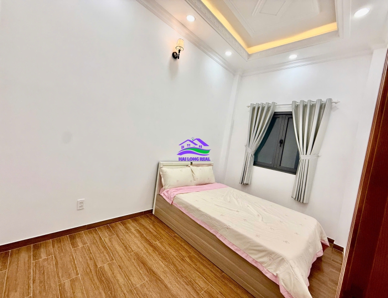 nhà giá: 6.85ty, DT: 4.8x11m. 3 tầng. khu 2295/ Huỳnh Tấn Phát, TT nhà bè