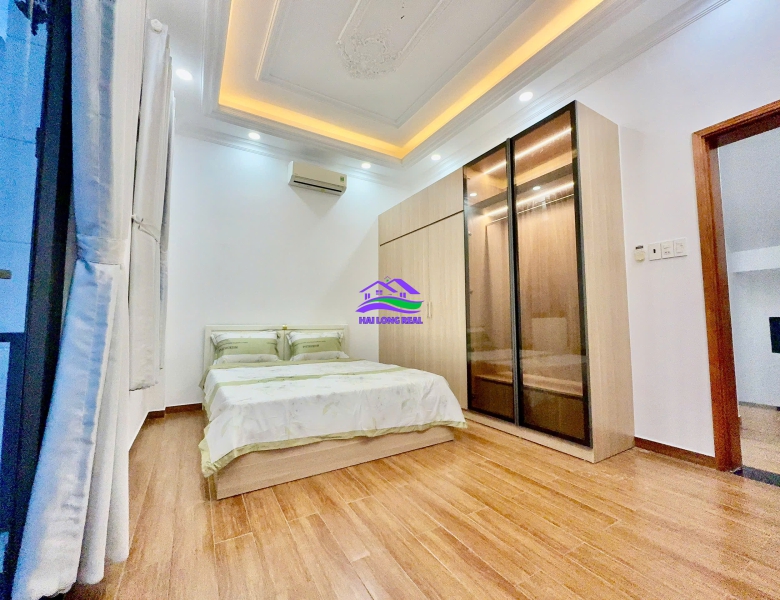 nhà giá: 6.85ty, DT: 4.8x11m. 3 tầng. khu 2295/ Huỳnh Tấn Phát, TT nhà bè