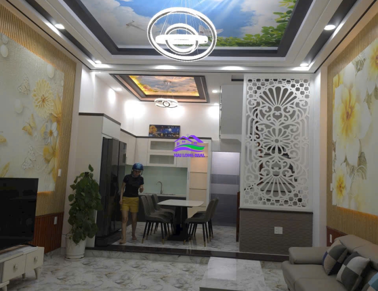 nhà đường 10m, giá: 6.9ty, DT: 5x11m, 4.5 tầng. khu 2295 huỳnh tấn phát, TT nhà bè