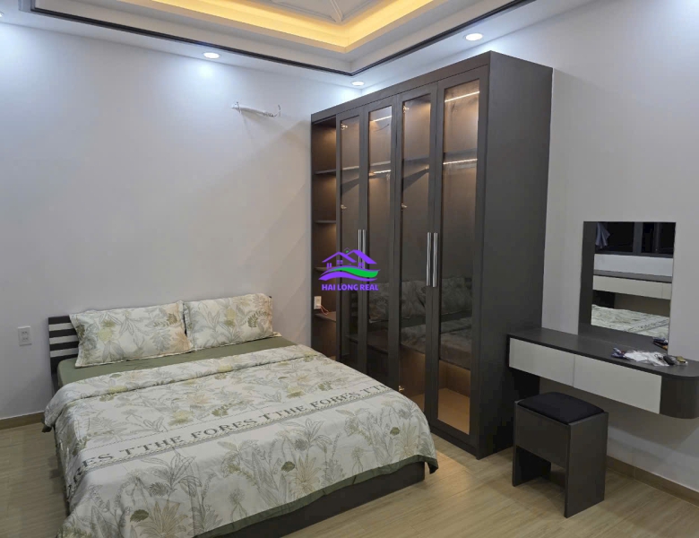 nhà đường 10m, giá: 6.9ty, DT: 5x11m, 4.5 tầng. khu 2295 huỳnh tấn phát, TT nhà bè