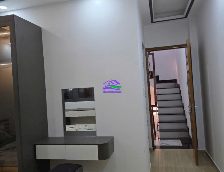 nhà đường 10m, giá: 6.9ty, DT: 5x11m, 4.5 tầng. khu 2295 huỳnh tấn phát, TT nhà bè