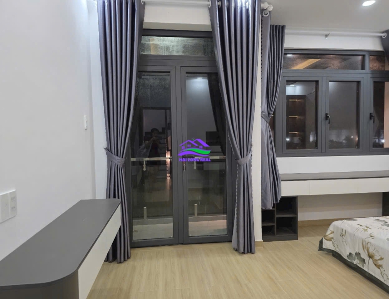 nhà đường 10m, giá: 6.9ty, DT: 5x11m, 4.5 tầng. khu 2295 huỳnh tấn phát, TT nhà bè