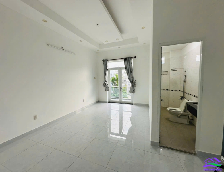 HAILONGREAL: Nhà đường 8m, vào 30m, Giá: 6,5ty, DT: 5x18m, 3,5 tầng 1632/ Lê Văn Lương, xã Nhơn 