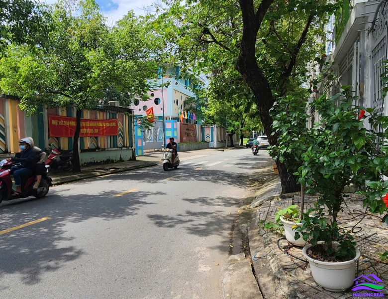 HAILONGREAL: NHÀ GÓC ĐƯỜNG SỐ 31, GIÁ: 27 TY, DT: 93M2, 5,6X18M, 5 TẦNG, P. TÂN PHONG, Q7