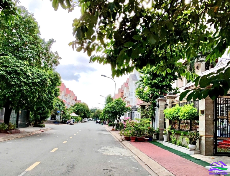 HAILONGREAL: BIỆT THỰ HIMLAM CẠNH REMIX, GIÁ: 75TY,  DT: 250M2, 1 HẦM + 3 TẦNG, BÌNH HƯNG, BÌNH CHÁNH